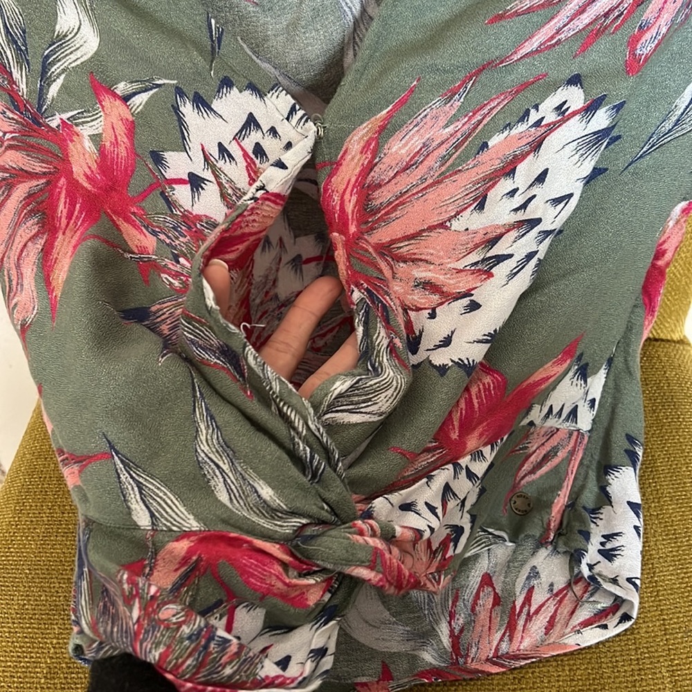 Multi colored Roxy top - Picture 2 of 3